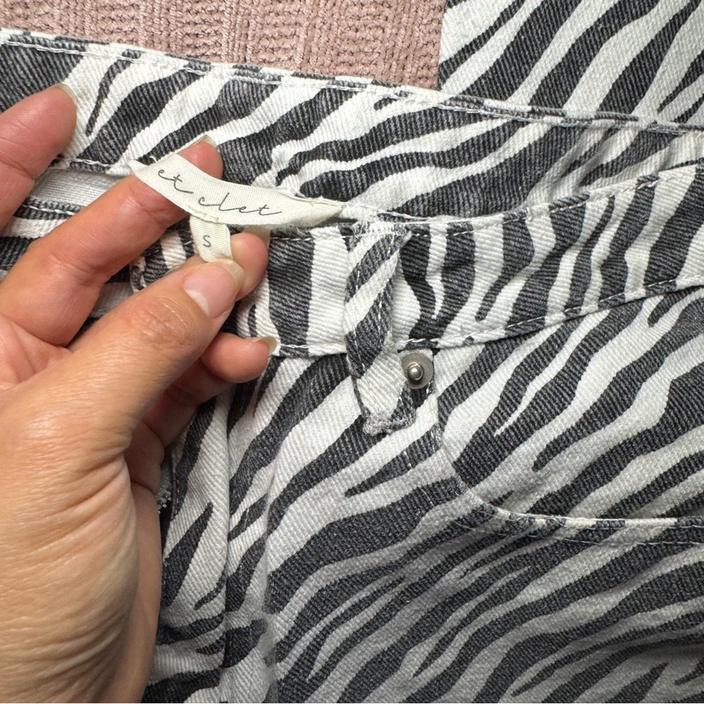 Zebra Print Jeans Size Small - Picture 8 of 8